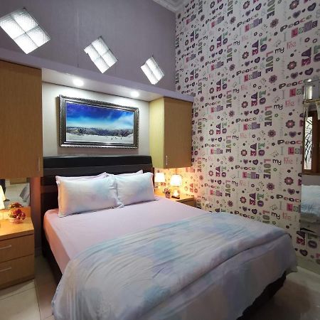Nariska Suite Homestay Джокьякарта Экстерьер фото