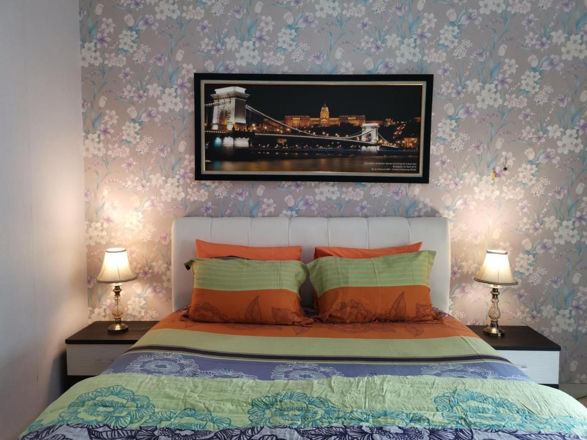 Nariska Suite Homestay Джокьякарта Экстерьер фото