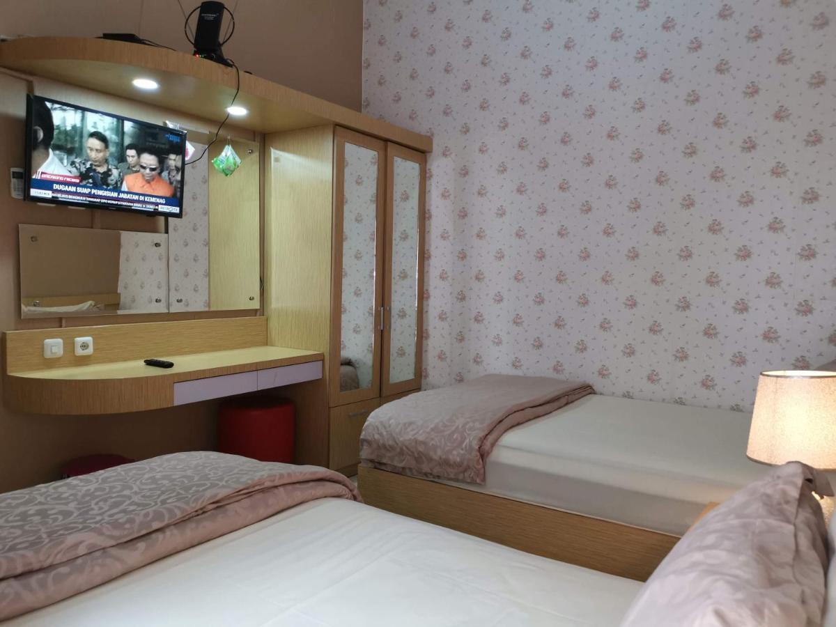 Nariska Suite Homestay Джокьякарта Экстерьер фото