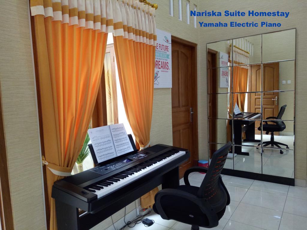 Nariska Suite Homestay Джокьякарта Экстерьер фото