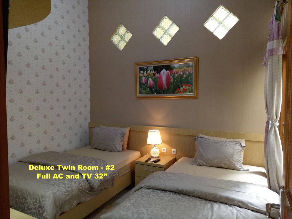 Nariska Suite Homestay Джокьякарта Экстерьер фото